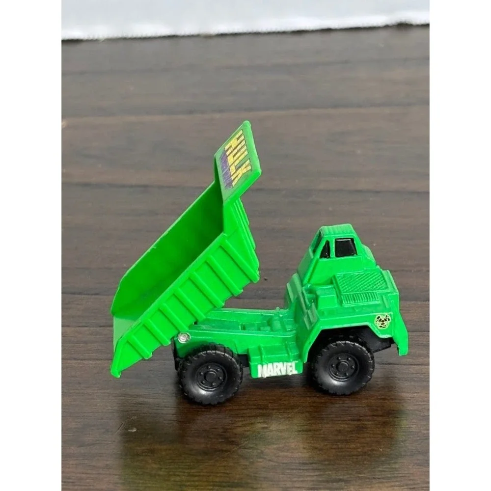Maisto Marvel Incredible Hulk 2000 Chevrolet SSR 1/36 & Dump Truck Diecast Lot